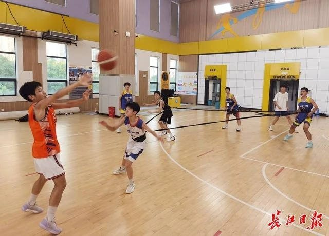刻苦训练篮球时如何避免受伤的建议_1